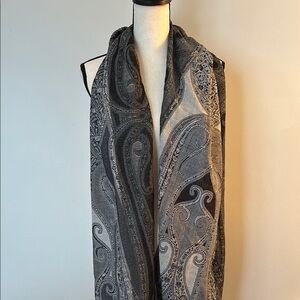 Elegant Paisley Scarf in Black and Gray
